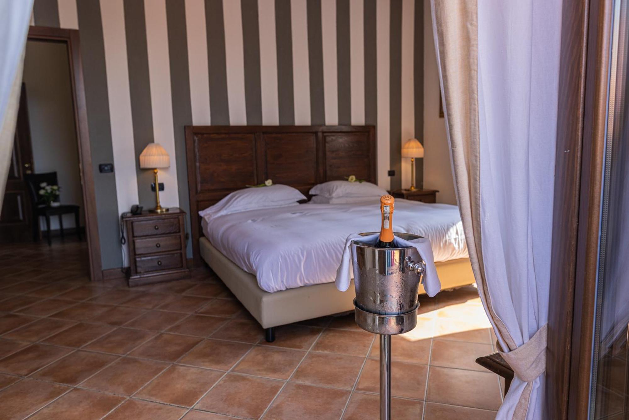Al Castello Resort Sillavengo Εξωτερικό φωτογραφία